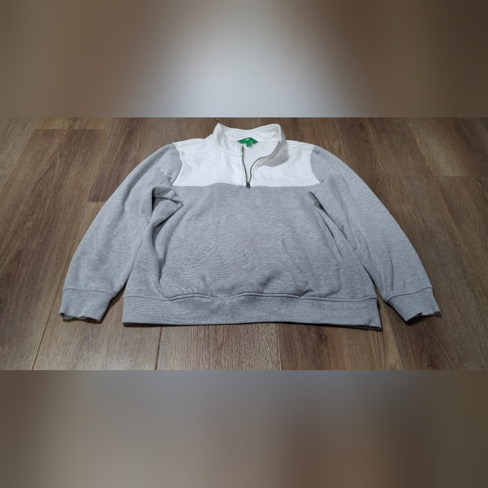 Womens Gray And White Dip ¼ Zip Pull Over Size L.